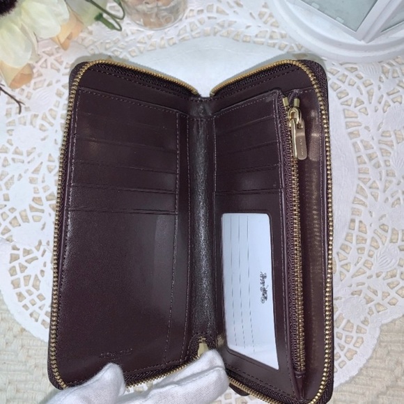 Coach Hearts Wallet - Picture 4 of 10